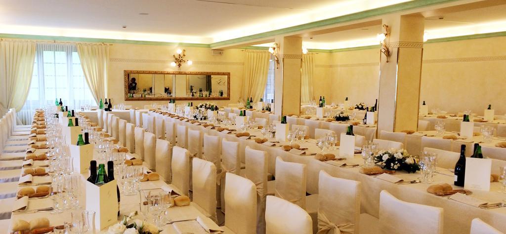 Hotel Pineta カスティオーネ・デッラ・プレゾラーナ エクステリア 写真