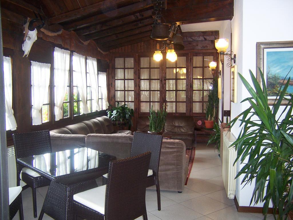 Hotel Pineta カスティオーネ・デッラ・プレゾラーナ エクステリア 写真